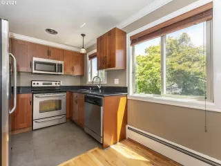 Photo #6: 21582526 Listing