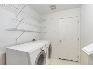 Photo #4: 21582632 Listing