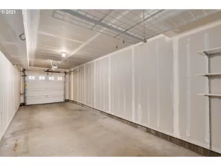 Photo #5: 21582632 Listing