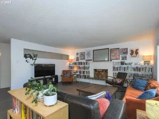 Photo #5: 21582646 Listing