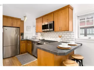 Photo #4: 21582790 Listing