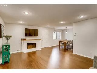 Photo #2: 21582924 Listing