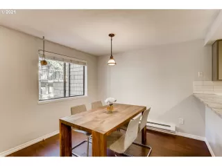 Photo #5: 21582924 Listing