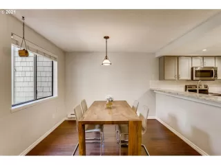 Photo #6: 21582924 Listing