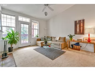 Photo #4: 21582975 Listing