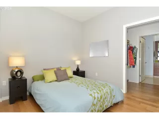 Photo #4: 21583429 Listing