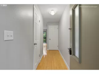 Photo #4: 21583577 Listing