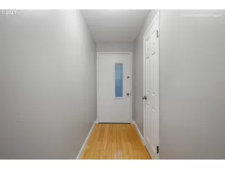 Photo #5: 21583577 Listing