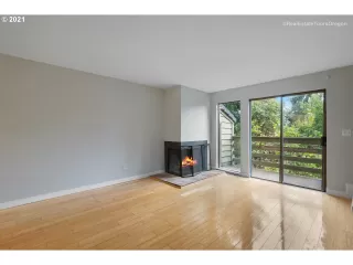 Photo #6: 21583577 Listing