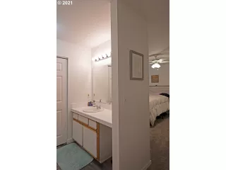 Photo #4: 21584601 Listing