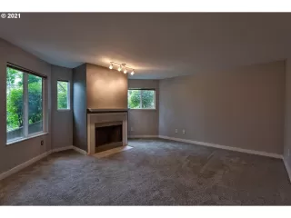 Photo #5: 21584601 Listing