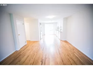 Photo #4: 21584974 Listing