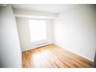 Photo #5: 21584974 Listing