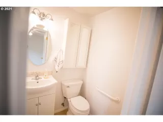 Photo #6: 21584974 Listing