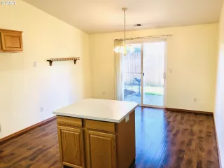 Photo #2: 21585376 Listing