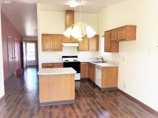 Photo #3: 21585376 Listing