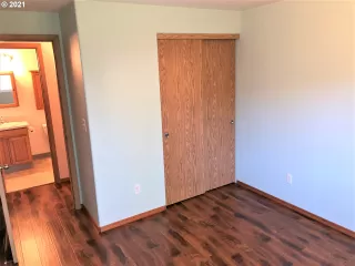 Photo #4: 21585376 Listing