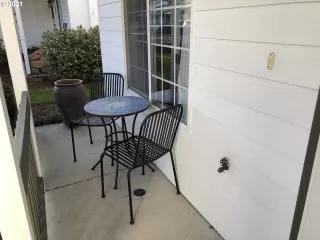 Photo #5: 21585376 Listing