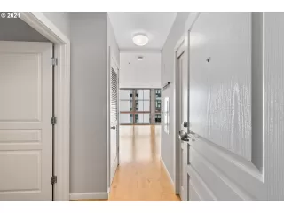 Photo #4: 21585995 Listing