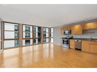 Photo #5: 21585995 Listing