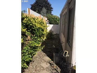 Photo #5: 21586509 Listing