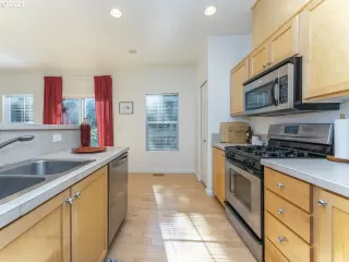 Photo #4: 21587332 Listing