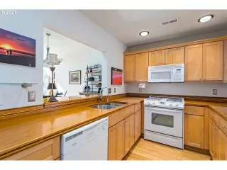 Photo #6: 21589333 Listing