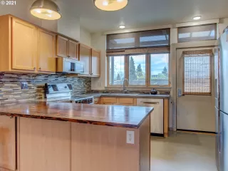 Photo #4: 21589421 Listing