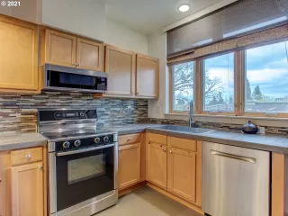 Photo #5: 21589421 Listing