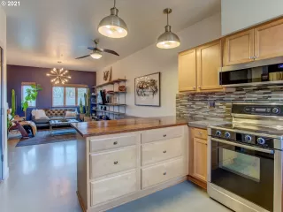 Photo #6: 21589421 Listing