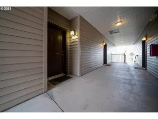 Photo #4: 21589576 Listing