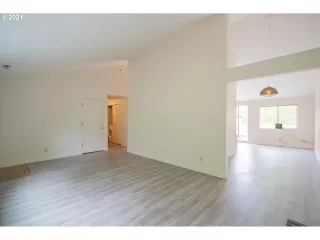 Photo #4: 21589856 Listing