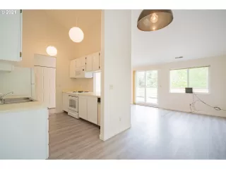 Photo #5: 21589856 Listing