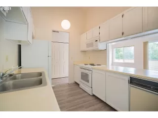 Photo #6: 21589856 Listing