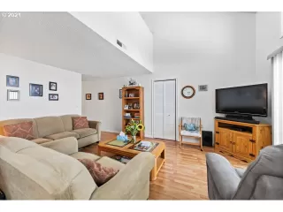 Photo #4: 21589973 Listing