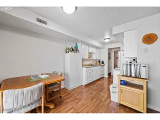 Photo #5: 21589973 Listing