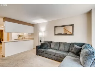 Photo #4: 21590015 Listing