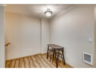 Photo #5: 21590015 Listing