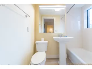 Photo #4: 21590628 Listing