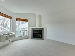 Photo #5: 21590733 Listing