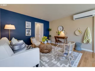 Photo #5: 21590904 Listing