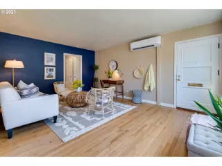 Photo #6: 21590904 Listing