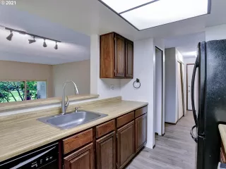 Photo #5: 21591338 Listing 