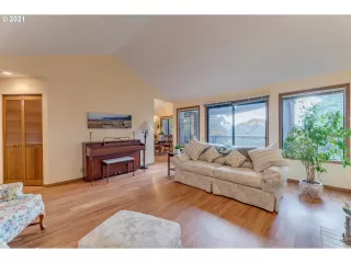 Photo #4: 21593133 Listing