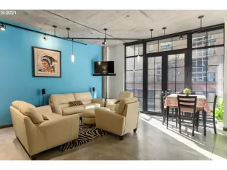 Photo #4: 21593452 Listing