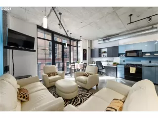 Photo #5: 21593452 Listing