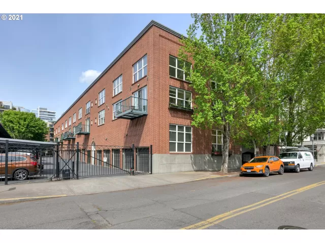 MLS: 21594013 Condo For Sale