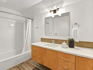 Photo #5: 21594555 Listing