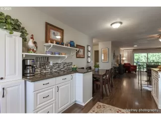 Photo #6: 21595120 Listing