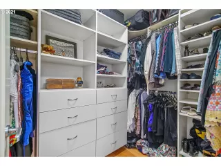 Photo #4: 21595592 Listing